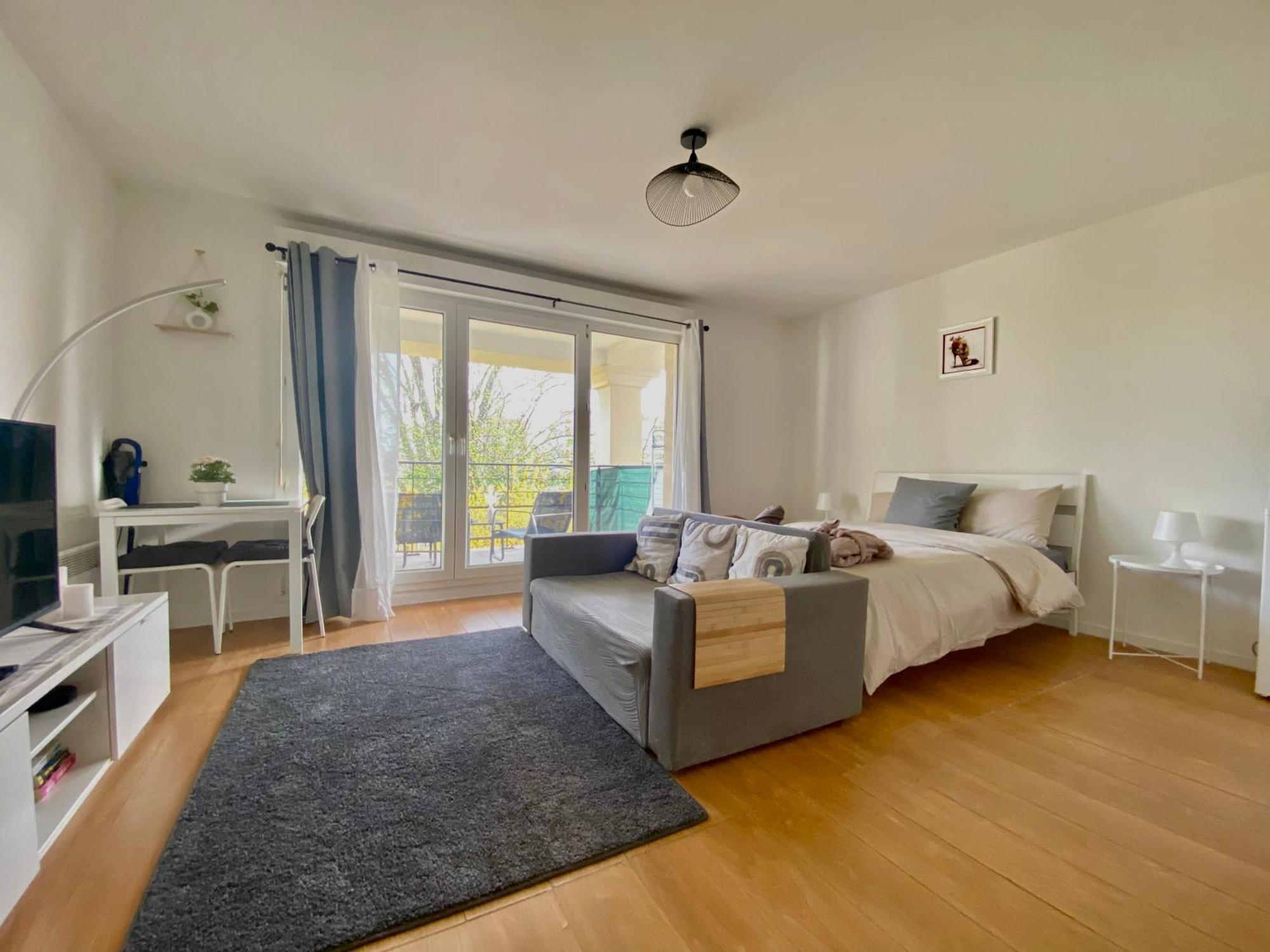 Cozy Riverfront Living, 5-Min Walk To Riverside Train Neuilly-Plaisance Exteriör bild