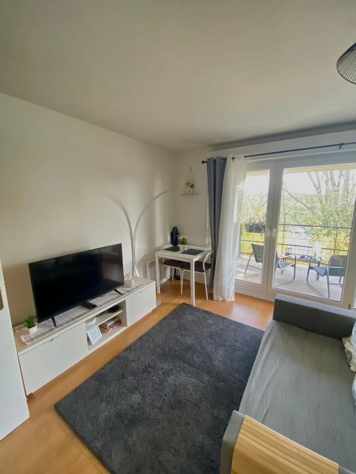 Cozy Riverfront Living, 5-Min Walk To Riverside Train Neuilly-Plaisance Exteriör bild