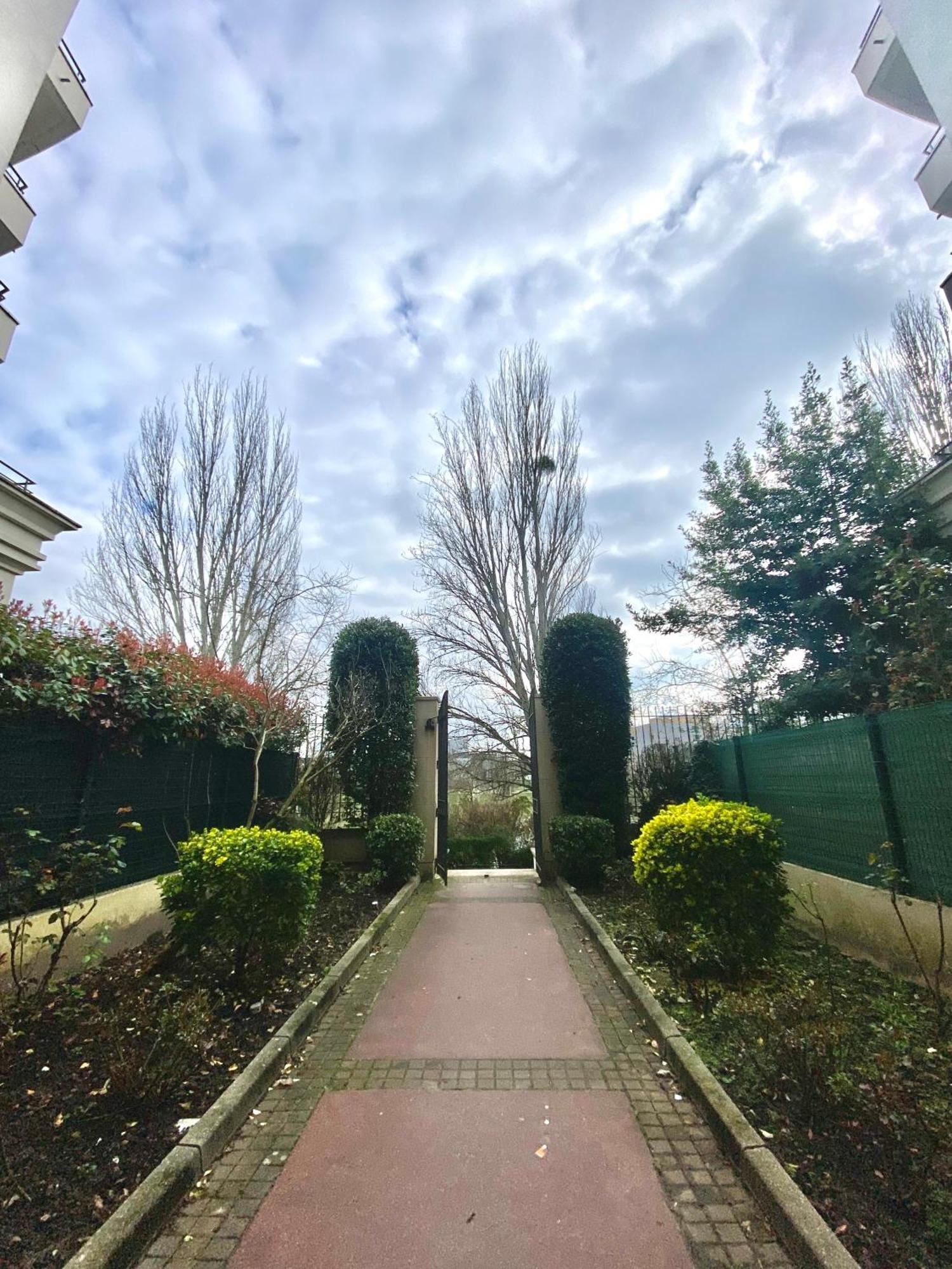 Cozy Riverfront Living, 5-Min Walk To Riverside Train Neuilly-Plaisance Exteriör bild